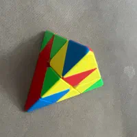 روبیک هرمی کاملا نو و دست نخورده