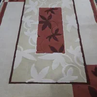 یک فرش ۶ متری و یک عدد کناره زرشکی