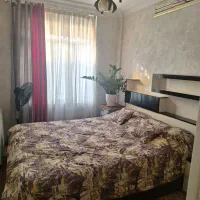 تخت دونفره به همراه دراور سفید ومشکی|تخت و سرویس خواب|تهران, نازی‌آباد|دیوار