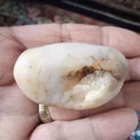 یک عدد سنگ نامعلوم که نمیدانم چی هستش