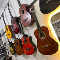 گیتار دیاموند با رنگبندی متنوع|گیتار، بیس، امپلیفایر|گنبد کاووس, |دیوار