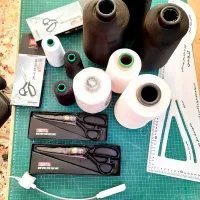 تعدادی وسایل خیاطی باقیمت عالی به فروش میرسد|لوازم خیاطی و بافتنی|گرمسار, |دیوار
