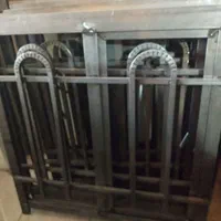 درب انباری و پشت بام خرپشته و پنچره آهنی|مصالح و تجهیزات ساختمان|تبریز, |دیوار