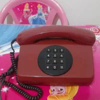 تلوزیون و تلفن قدیمی|کلکسیون اشیاء عتیقه|ساری, |دیوار