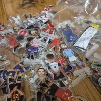 ۱۰۰ عدد کارت و ۸۵ عدد مینی فیگور کیمدی