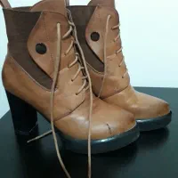 نیم بوت چرم . رنگ شتری|کیف، کفش، کمربند|صومعه‌سرا, |دیوار