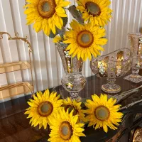 گل آفتابگردان و زنبق وارداتی