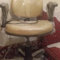 صندلی پشت میزی