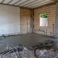 کارگر ساده ساختمانی فوم بتن