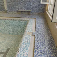 کاشی کاری استخر