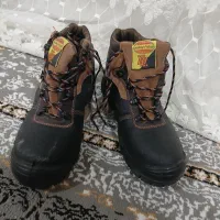 کفش ایمنی|کیف، کفش، کمربند|آبپخش, |دیوار