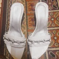 فروش یک جفت صندل زنانه مجلسی سفید