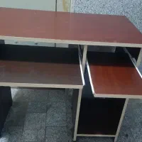 میز تحریر و کامپیوتر