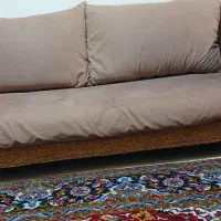 دوعدد کاناپه سه نفره همراه با میز