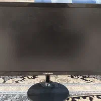 مانیتور کامپیوتر و کیبورد و موس وبلندگو