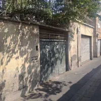 ملک حیاط‌دار ۱۶۲ متری + دو باب مغازه