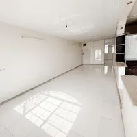 آپارتمان آرام غرق نور