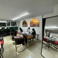 اجاره صندلی اجاره تخت به همهلاین هادر اموزشگاه|خدمات آرایشگری و زیبایی|تهران, میرداماد|دیوار