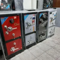 گاوصندوق ایستاده