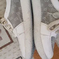 کتونی|کیف، کفش، کمربند|باغستان, |دیوار