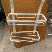 دو عدد اویز حمام و یک سطل زباله