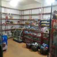 ویترین مغازه و زیر ترازویی