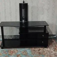 زیر تلویزیون و دستگاه دیجیتال