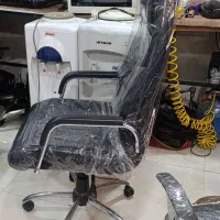 صندلی مدیریت و کارمندی پشت بلند|صندلی و نیمکت|قم, کلهری|دیوار