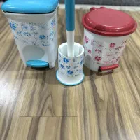 سطل آشغال و فرچه سرویس بهداشتی درحد نو فقط کلی
