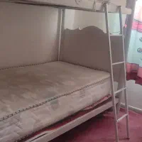 تخت دوطبقه فلزی