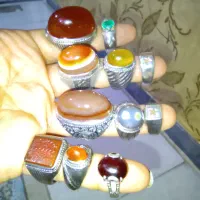 انگشترهای فدیوم اسفندیارو رسول و نقره زمرد کلمبیا.