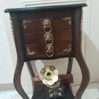 یک عدد میز تلفن