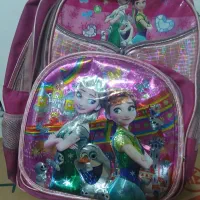 کوله و لباس بچه ۷ تا۸ سال