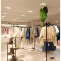 فروشنده خانم