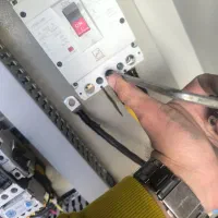 برقکار صنعتی و ساختمانی عیب یابی و رفع اتصالی قطعی|خدمات پیشه و مهارت|کرمان, |دیوار