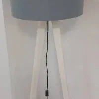 آباژور سه پایه کنار سالنی