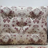 ۸ عدد پشتی در حد نو