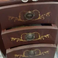 میز معرق و عروسک سرامیکی