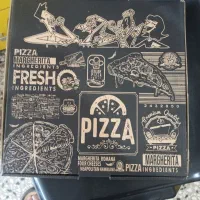 تعدادی جعبه پیتزا وظروف سرو فست فود زیر قیمت بازار