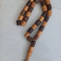 تسبیح چوبی بزرگ|کلکسیون اشیاء عتیقه|بجنورد, |دیوار