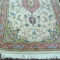 یه عدد قالیچه گل ریز