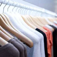 تعدای وسط کار خانم جهت پوشاک زنانه