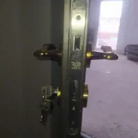 خدمات نصب درب های ضد سرقت و چوبی اتاقی