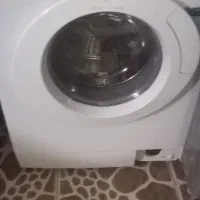 یک عددماشین لباس شویی