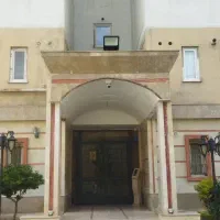 طبقه ۱۴ ، مقابل کوروش و مراکز خرید و نزدیک تاکسی