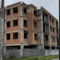 زمین با بنای نیمه کاره