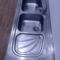 سینک ظرفشویی.با شیر آب