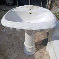 توالت فرنگی با رو شویی در حد نو