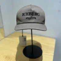 Ice berg کلاه|لباس|تهران, آبشار تهران (دریاچه)|دیوار