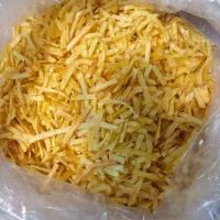 خلال سیب زمینی تازه وخوش رنگ